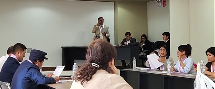 Raúl Peña se niega a socializar proyecto de inversión y quiere demoler al caballazo mercado Villa Ampay 